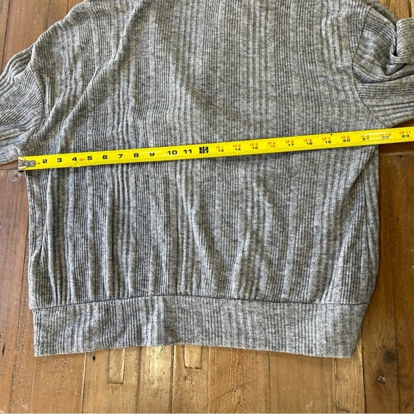 Evereve Lily Shawl Collar Pullover Women’s Large Gray Ribbed Soft Cozy V-neck - Picture 9 of 9